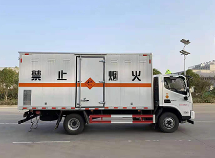 红毛镇爆破器材运输车