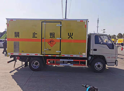 红毛镇爆破器材运输车技术升级与安全合规新趋势